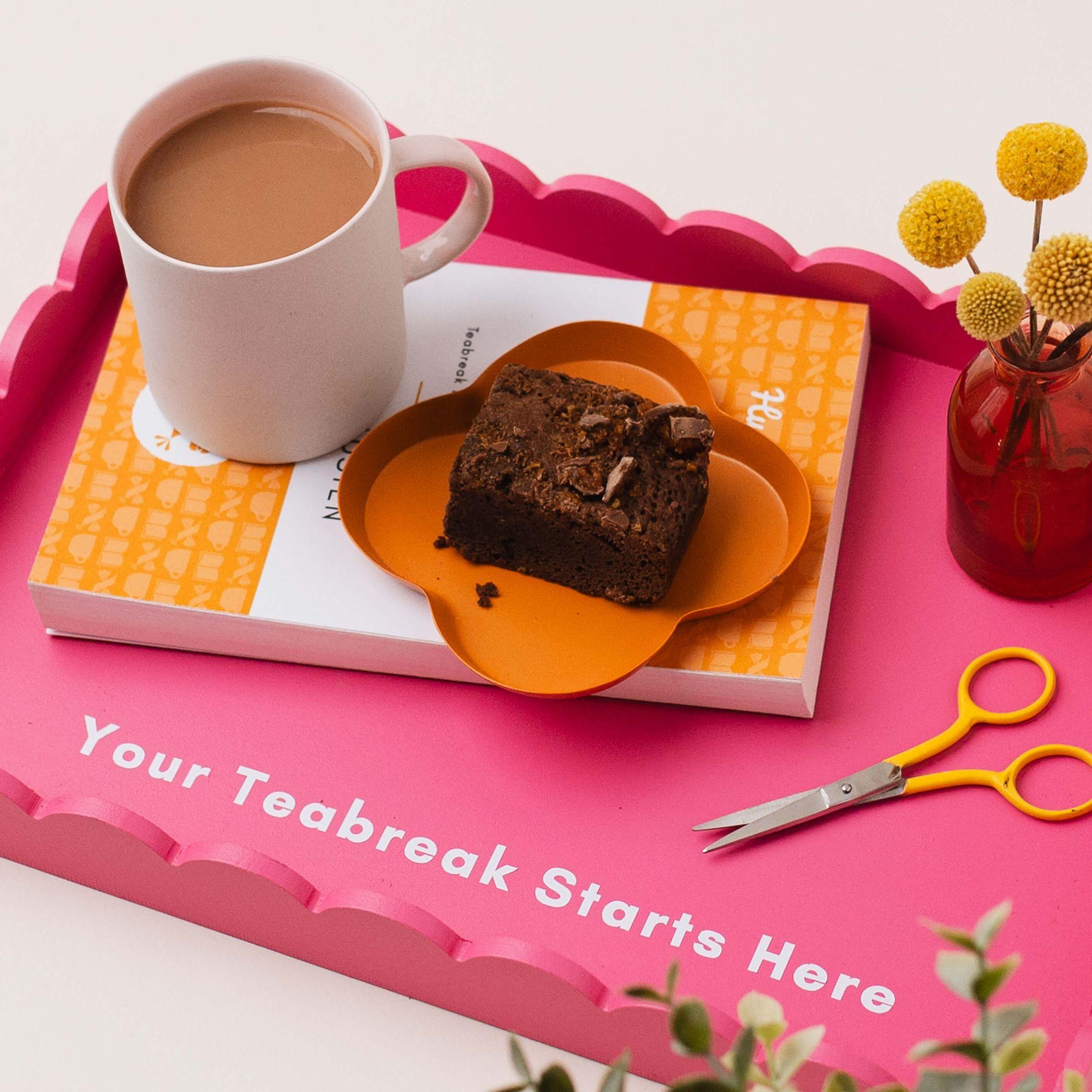 A Teabreak tray with a creative project, a drink and little treats